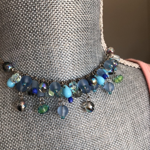 Beautiful beaded necklace and earrings set - Picture 4 of 6